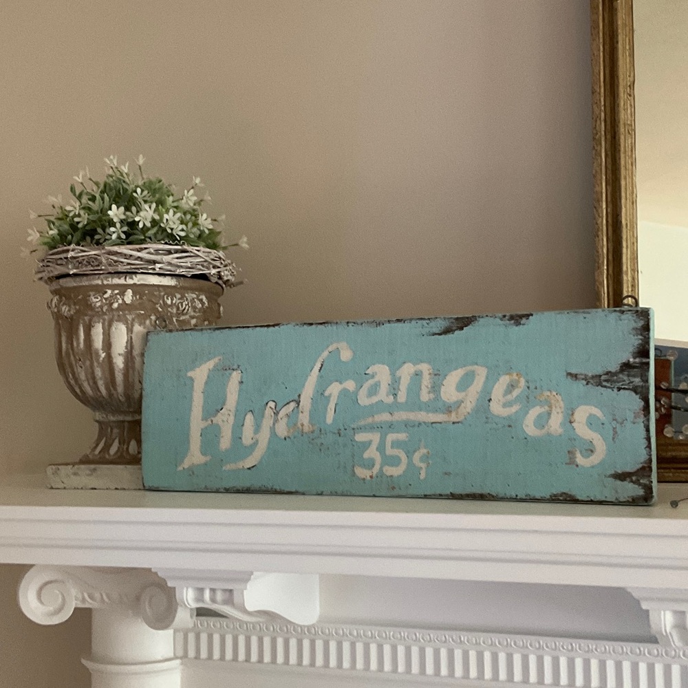 Rustic Blue Hydrangeas Sign Decor - Picture 2 of 7